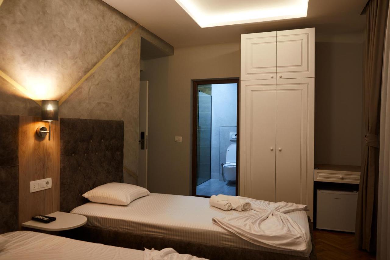 Amico Hotel Pristina Exterior photo